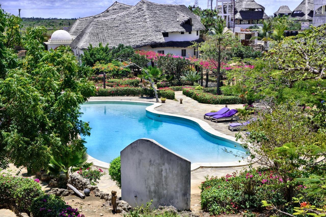 Jumbo Club Watamu Hotel Exterior photo
