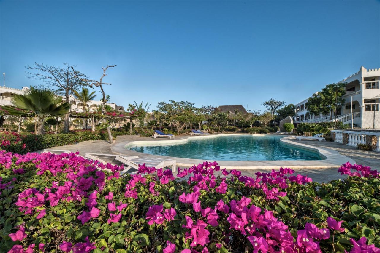 Jumbo Club Watamu Hotel Exterior photo