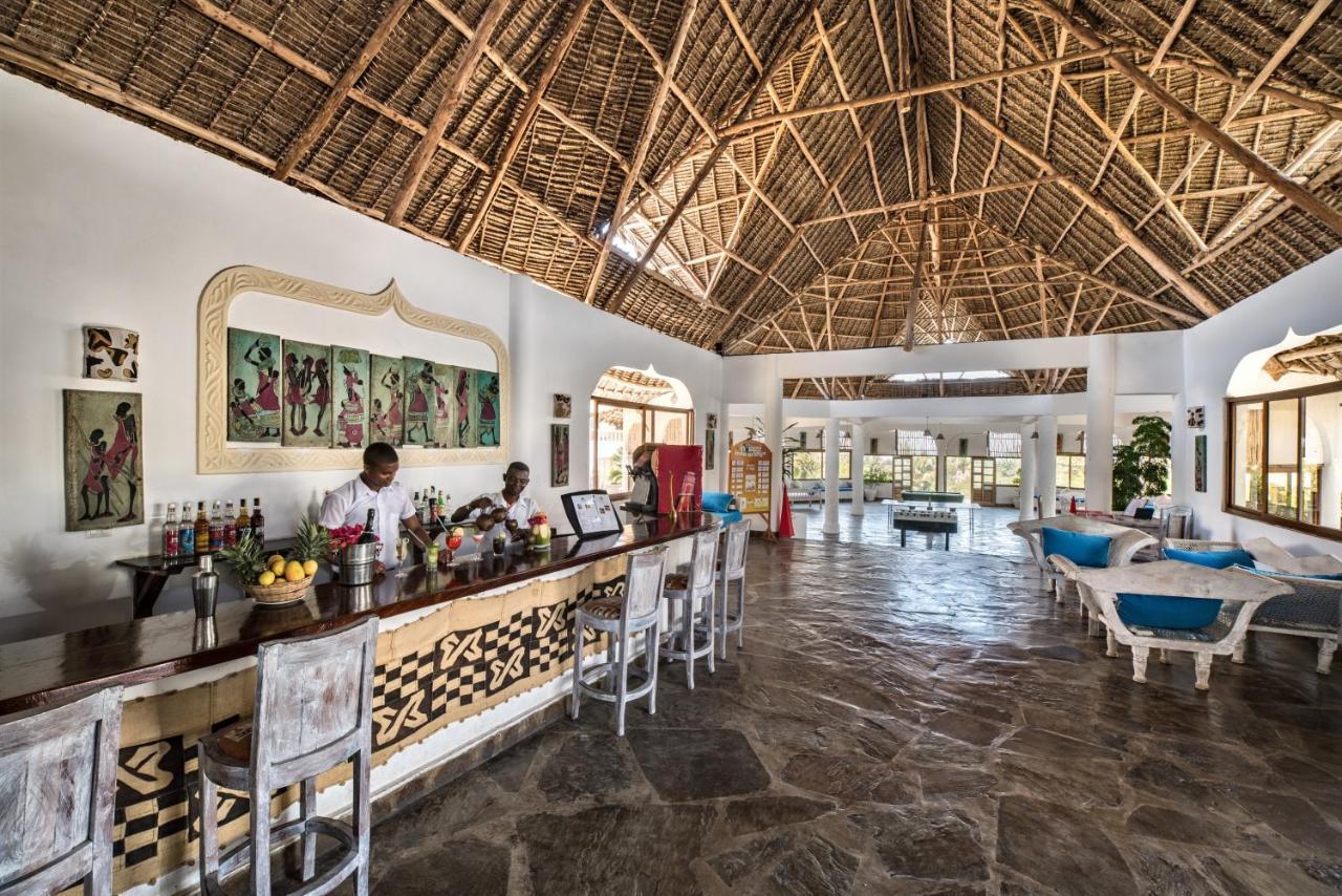 Jumbo Club Watamu Hotel Exterior photo