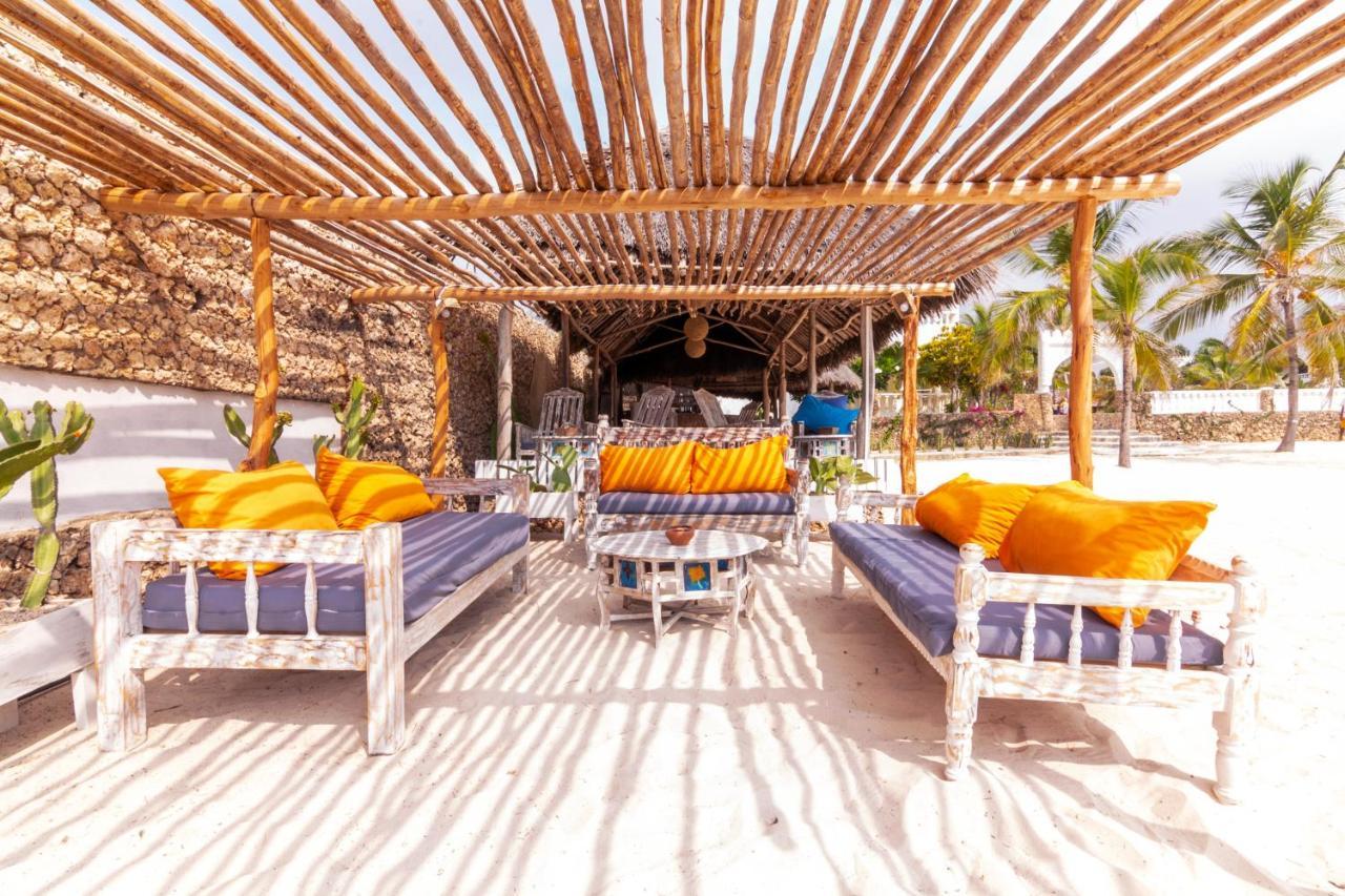 Jumbo Club Watamu Hotel Exterior photo