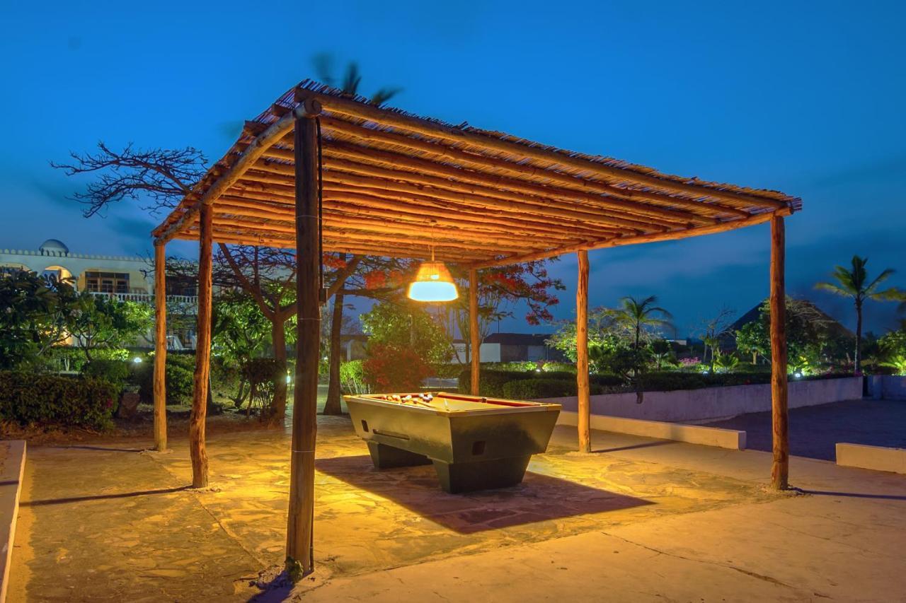 Jumbo Club Watamu Hotel Exterior photo