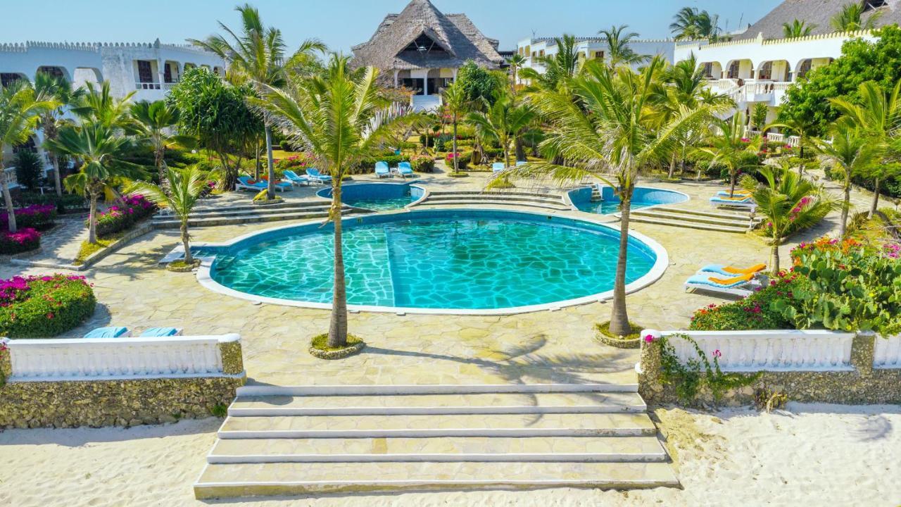 Jumbo Club Watamu Hotel Exterior photo