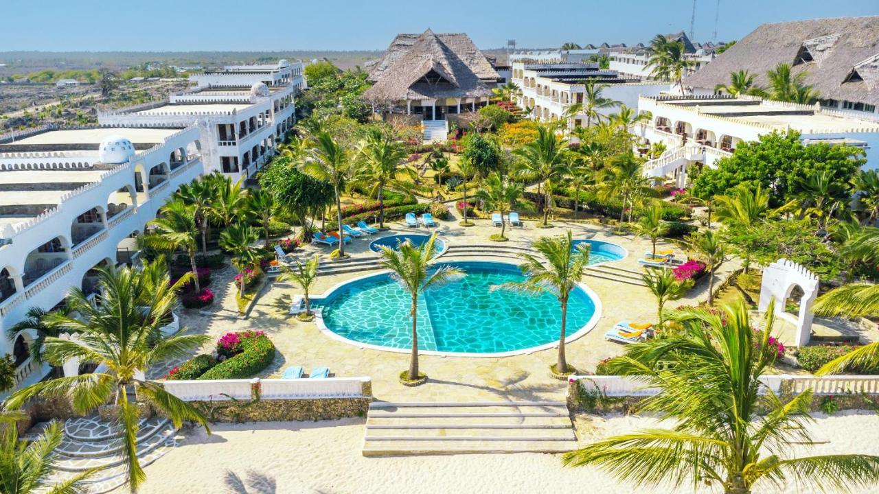 Jumbo Club Watamu Hotel Exterior photo