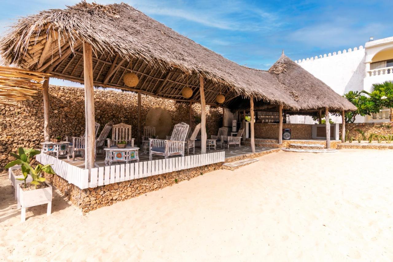 Jumbo Club Watamu Hotel Exterior photo