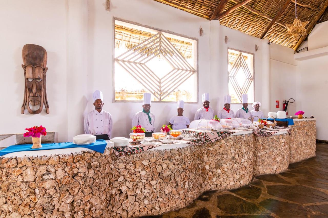 Jumbo Club Watamu Hotel Exterior photo
