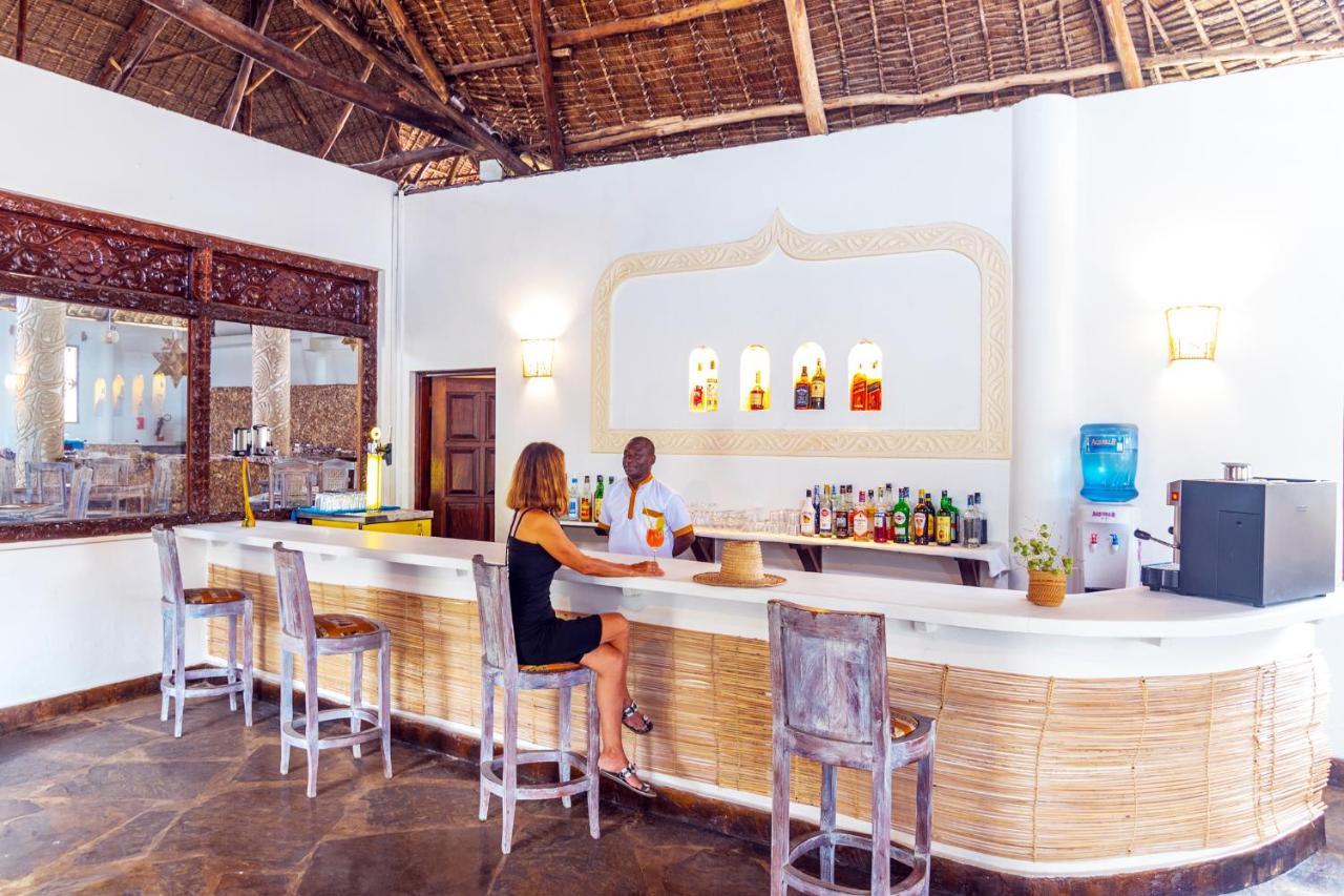 Jumbo Club Watamu Hotel Exterior photo